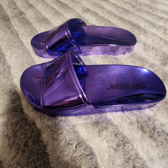 NWOT* CAPE ROBBIN PURPLE METALLIC SLIDE SANDALS - Picture 2 of 6
